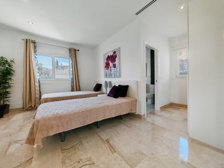 Villa for Sale in Marbella, Malaga 24