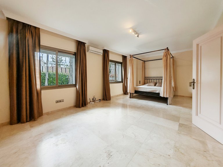 Villa for Sale in Marbella, Malaga 17
