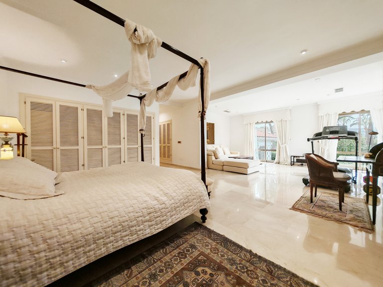 Villa for Sale in Marbella, Malaga 14