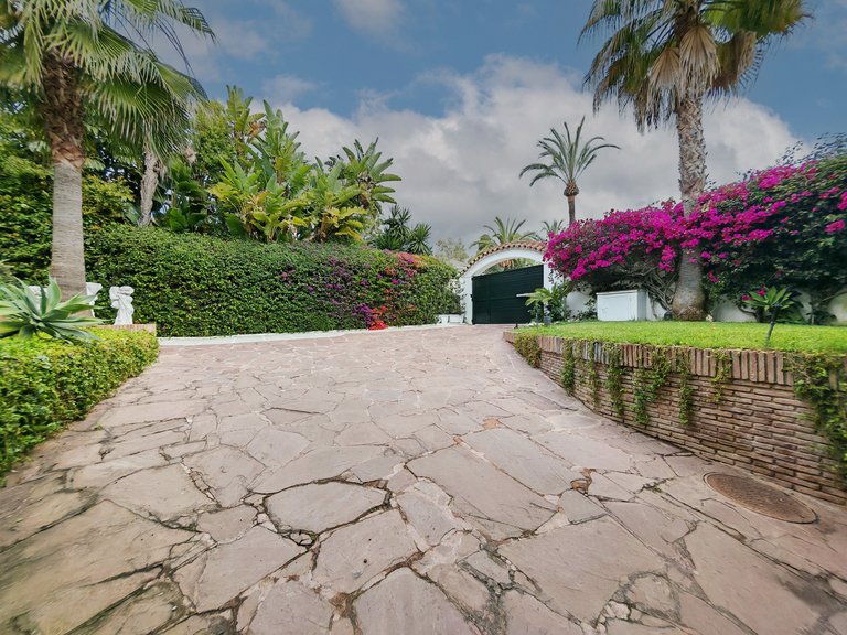 Villa for Sale in Marbella, Malaga 27