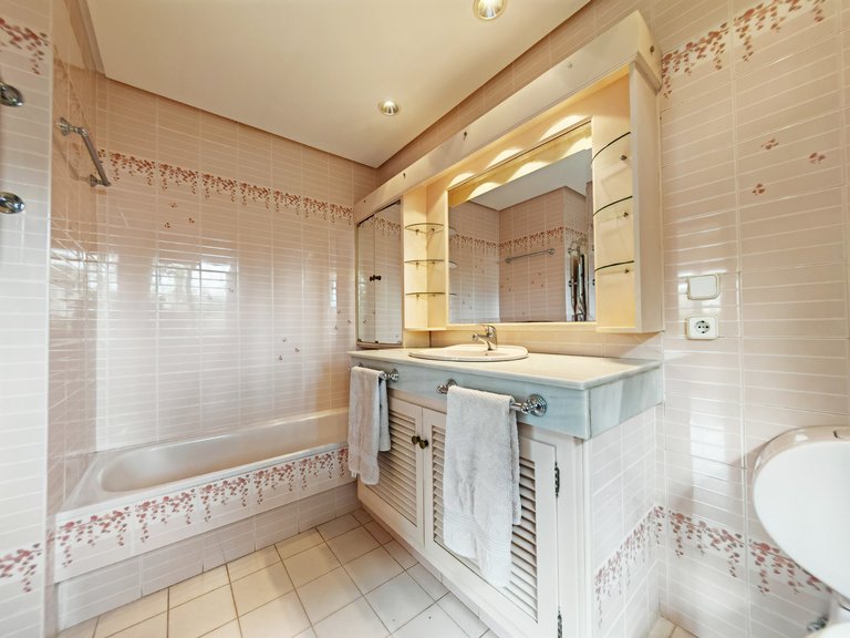 Villa for Sale in Marbella, Malaga 18