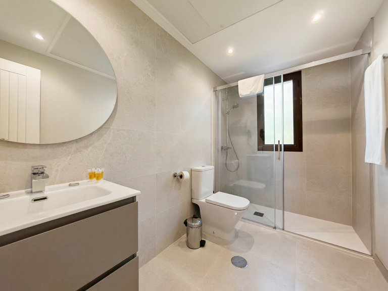 Penthouse for Sale in Benahavis, Malaga 9