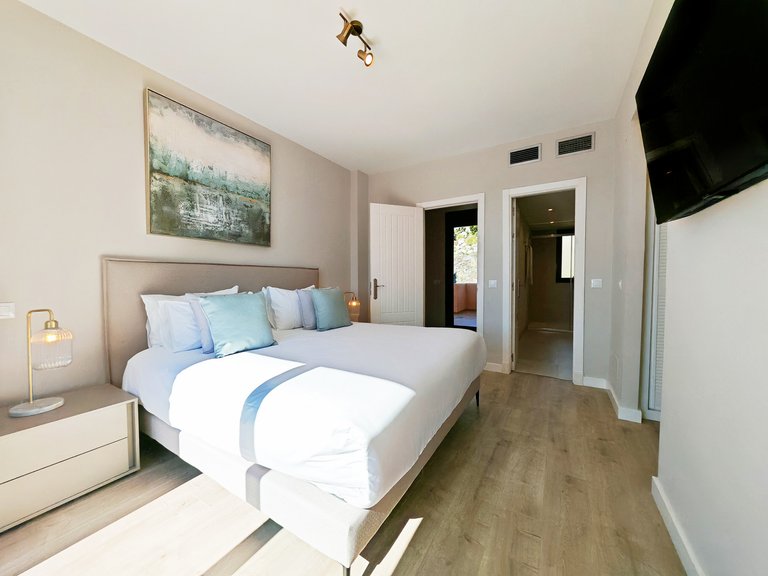 Penthouse for Sale in Benahavis, Malaga 13