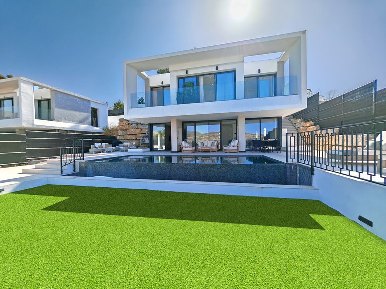 Villa for Sale in Estepona, Malaga 1