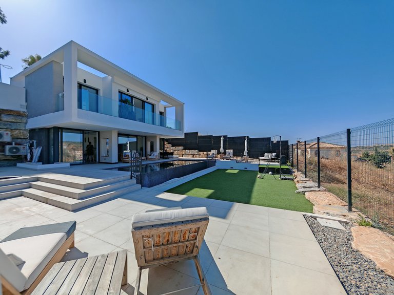 Villa for Sale in Estepona, Malaga 28