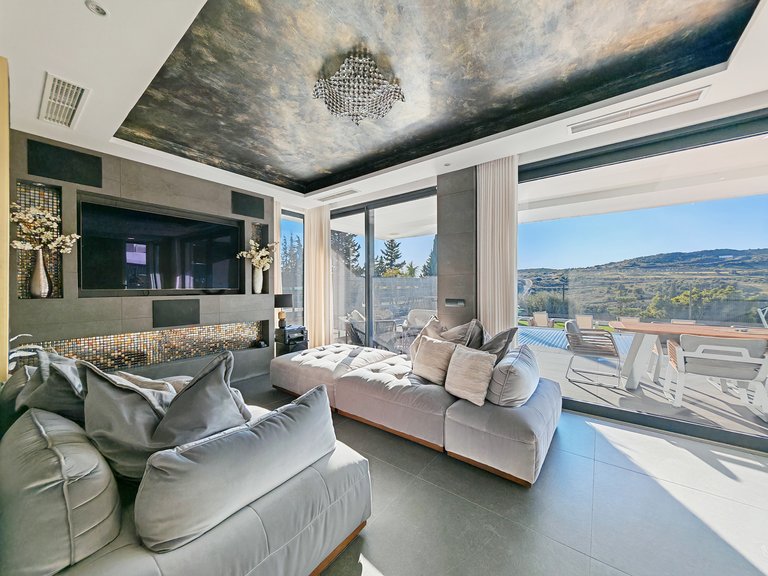 Villa for Sale in Estepona, Malaga 3