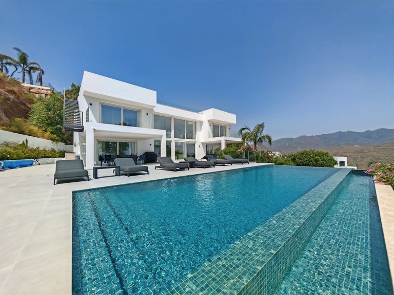 Villa for Sale in Marbella, Malaga 1