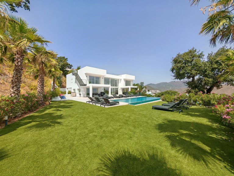 Villa for Sale in Marbella, Malaga 35