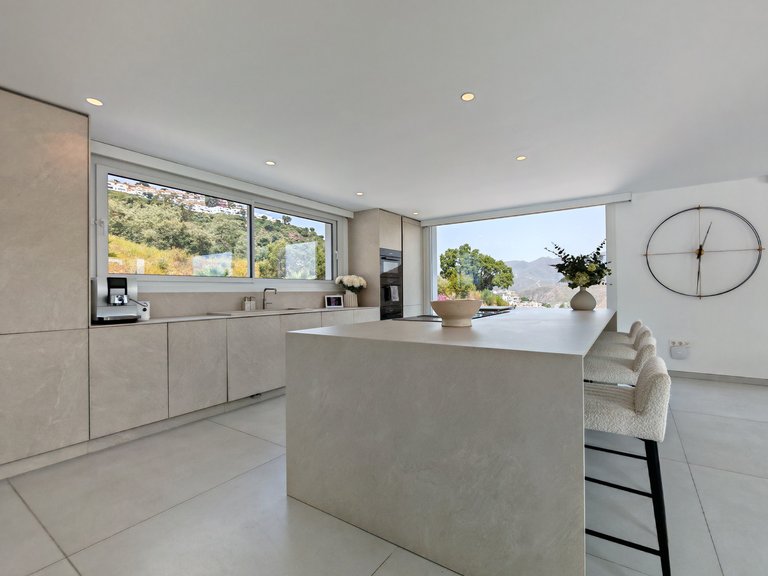Villa for Sale in Marbella, Malaga 10