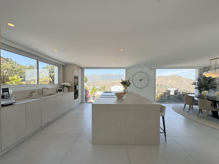 Villa for Sale in Marbella, Malaga 9