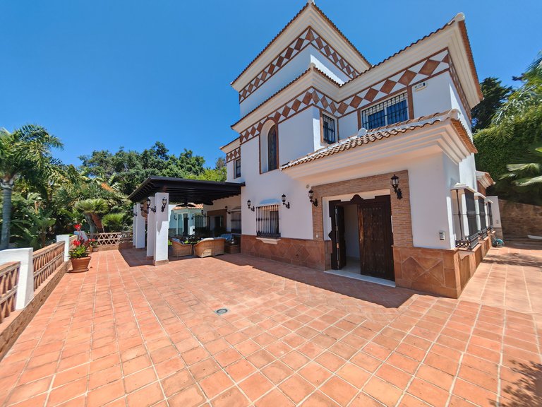 Villa for Sale in Marbella, Malaga 10