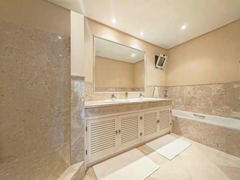 Apartment for Sale in Marbella, Malaga 10