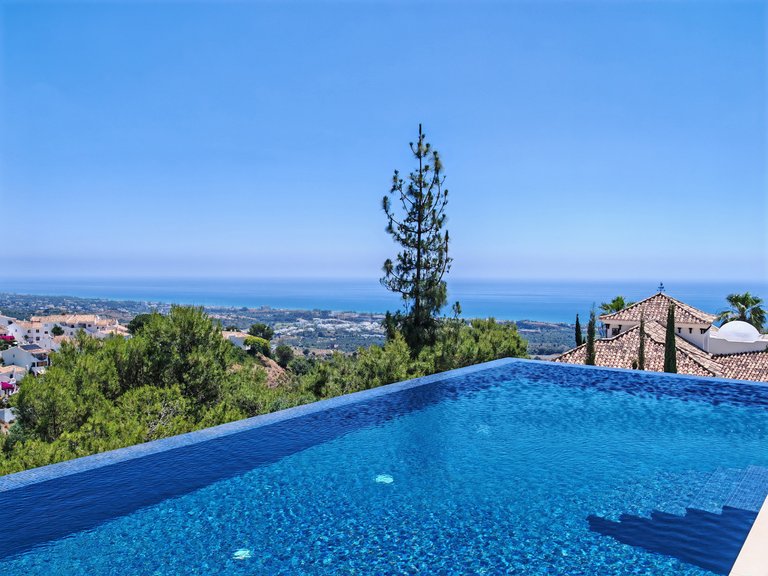 Villa for Sale in Marbella, Malaga 35