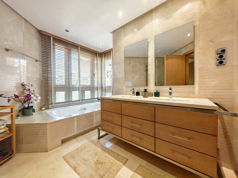 Apartment for Sale in Marbella, Malaga 21