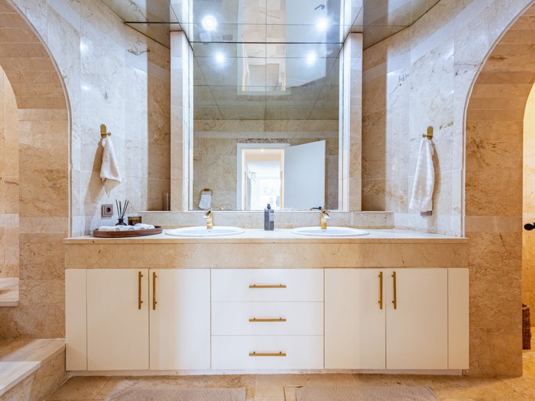 Villa for Sale in Marbella, Malaga 25
