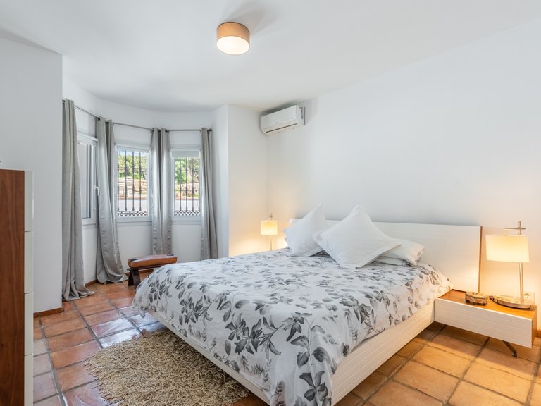 Villa for Sale in Estepona, Malaga 9