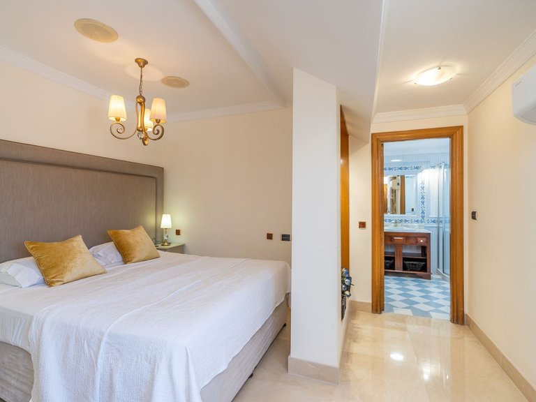 Penthouse for Sale in Marbella, Malaga 10