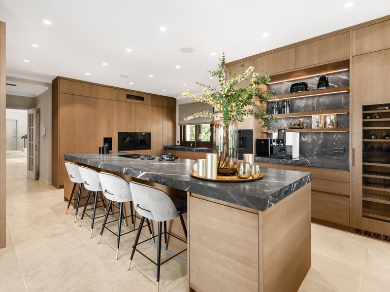 Villa for Sale in Benahavis, Malaga 10