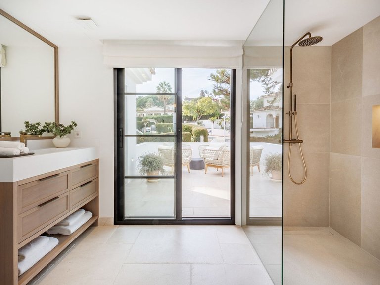 Villa for Sale in Marbella, Malaga 25