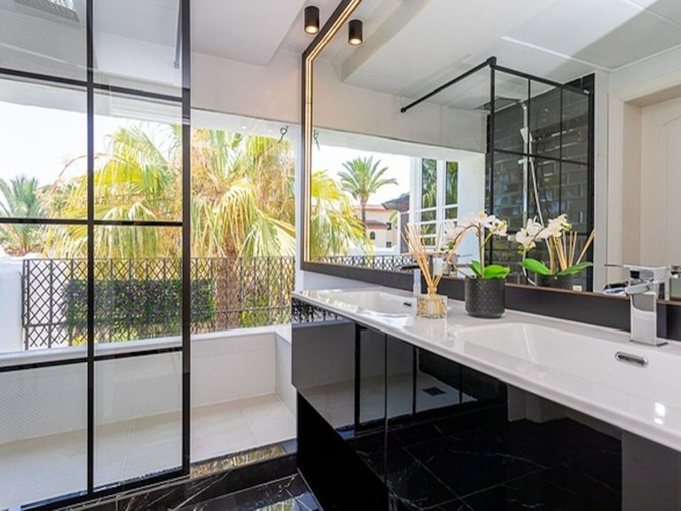 Penthouse for Sale in Marbella, Malaga 19
