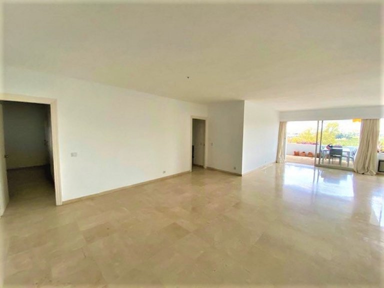 Middle Floor Apartment in Guadalmina Alta 6
