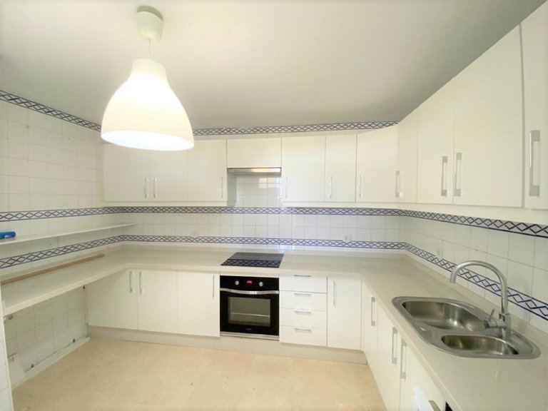 Middle Floor Apartment in Guadalmina Alta 12