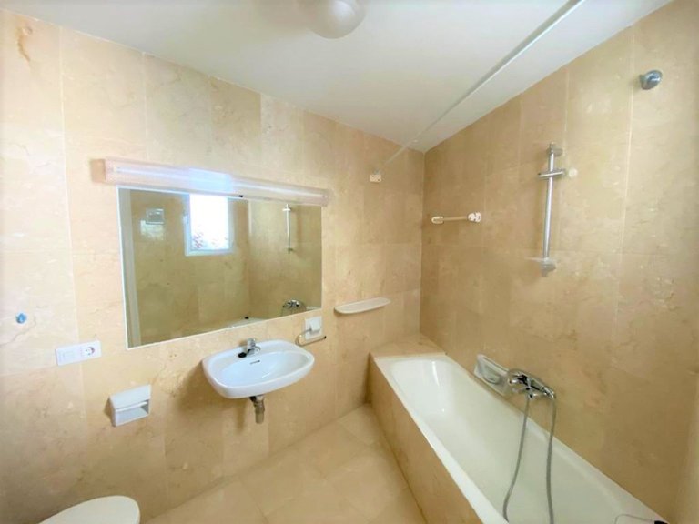 Middle Floor Apartment in Guadalmina Alta 20