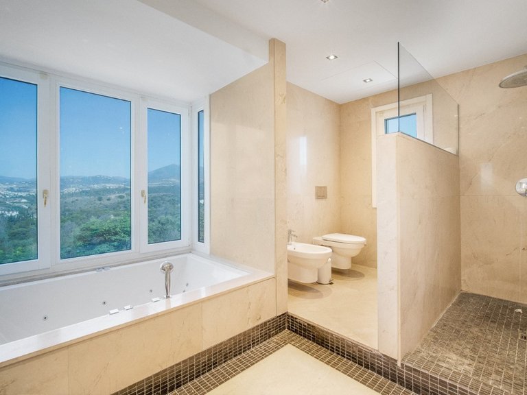 Villa for Sale in Marbella, Malaga 18