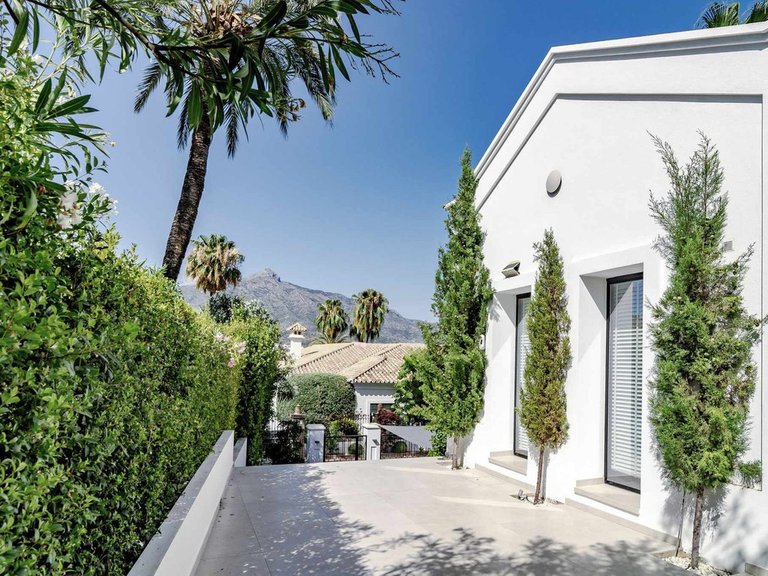 Villa for Sale in Marbella, Malaga 9