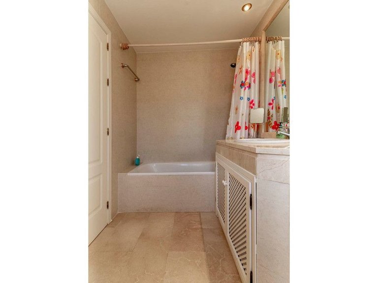 Penthouse for Sale in Marbella, Malaga 9
