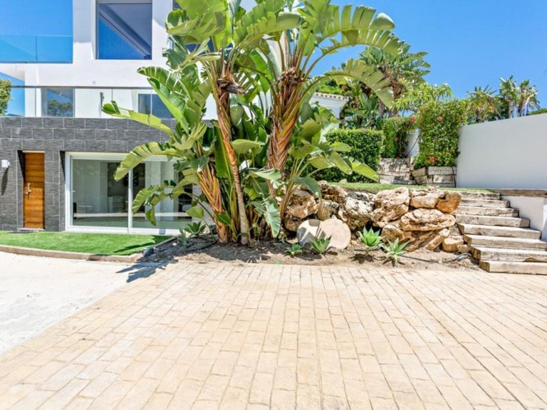Detached Villa in Las Chapas 8