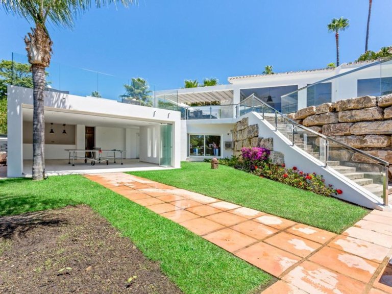 Detached Villa in Las Chapas 11