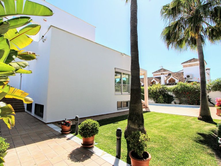 Chalet Independiente en San Pedro de Alcántara 24