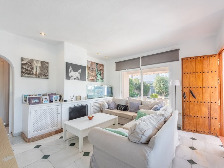 Chalet independiente en San Pedro de Alcántara 12