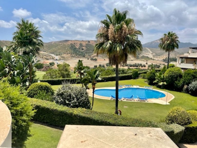 Middle Floor Apartment in Benahavís 1