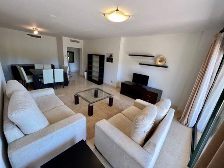 Middle Floor Apartment in Benahavís 17