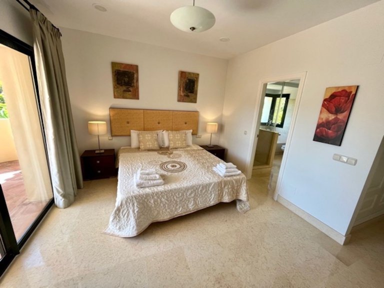Middle Floor Apartment in Benahavís 19