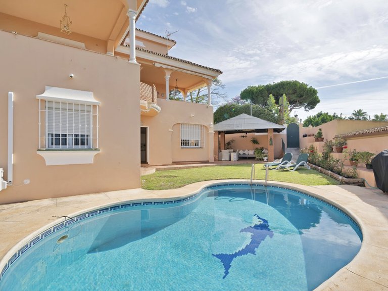 Villa en venta en San Pedro 4