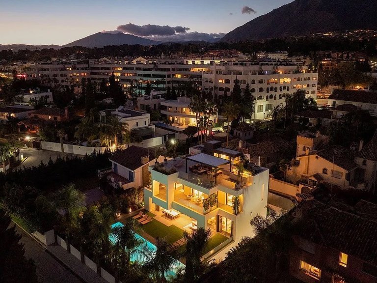 Villa for Sale in Marbella, Malaga 1