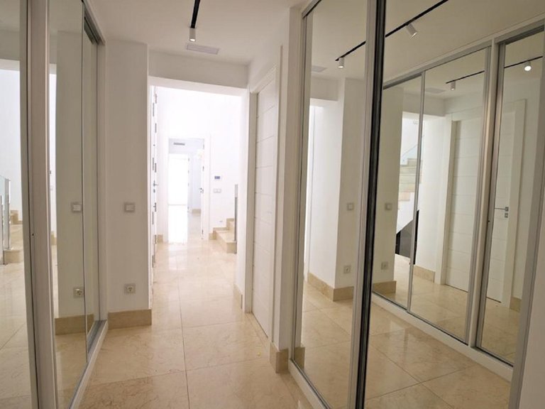 Villa for Sale in Marbella, Malaga 16
