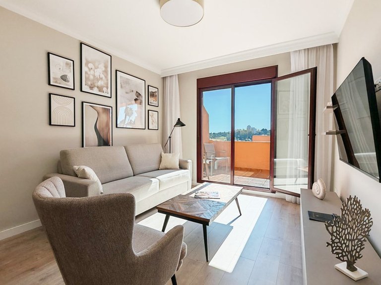 Penthouse for sale in Benahavis, Malaga 1