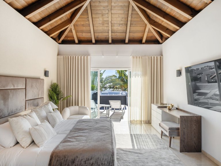 south-facing duplex penthouse 3