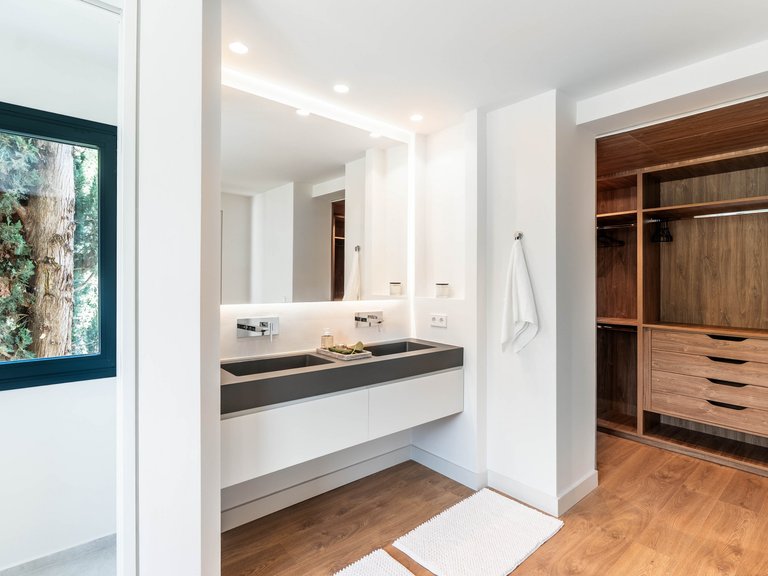 Villa for Sale in Marbella, Malaga 24