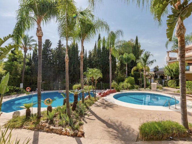 Estiloso Apartamento en Planta Baja en Ubicación Privilegiada de Aloha 2