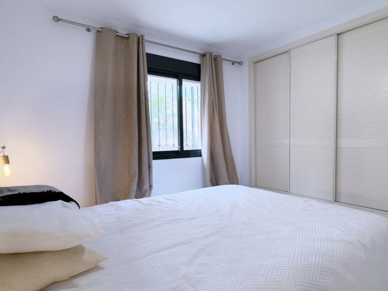 Estiloso Apartamento en Planta Baja en Ubicación Privilegiada de Aloha 9