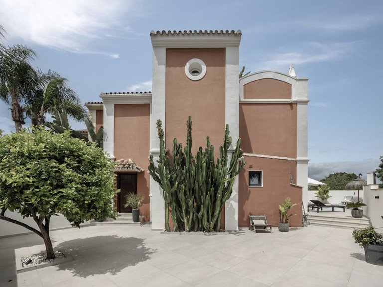Semi-detached house for sale, San Pedro beachside. 2