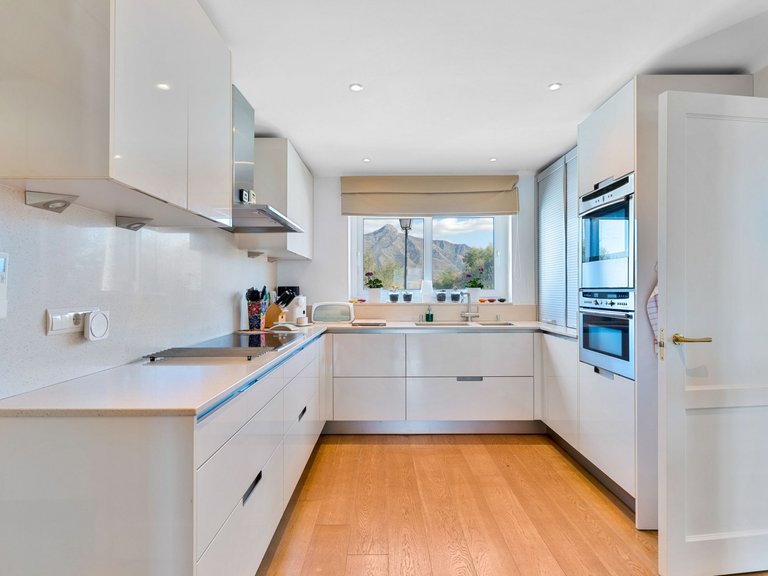 Villa for Sale in Marbella, Malaga 17