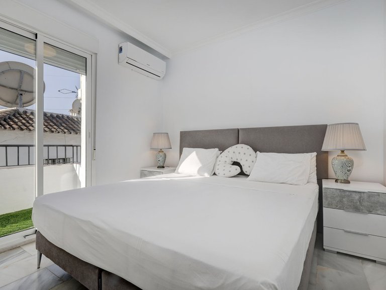 Villa for Sale in Marbella, Malaga 25