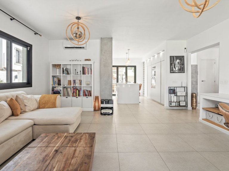 Villa for Sale in Marbella, Malaga 9