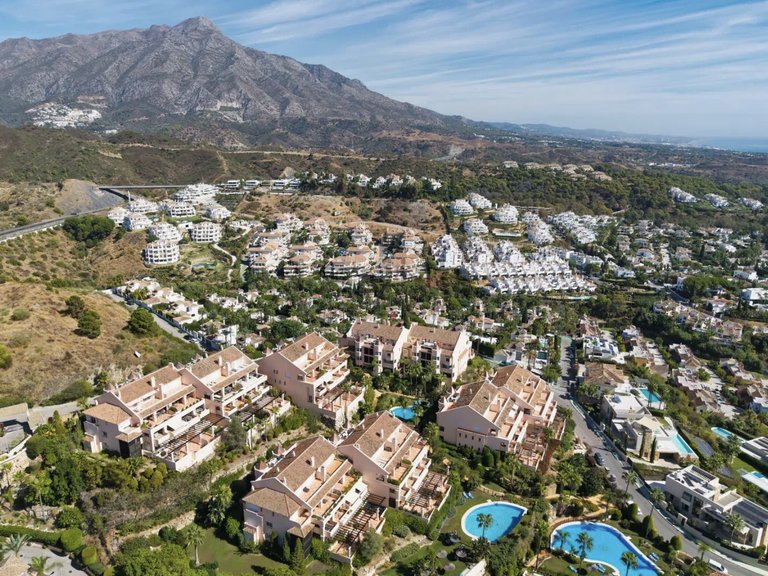 Duplex penthouse in Albatross Hill, Nueva Andalucia 2